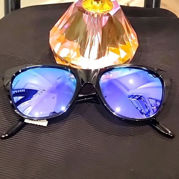 Oakley On Hold Sunglasses- Sapphire Iridium Polorized Lenses Steel Frame main image 10